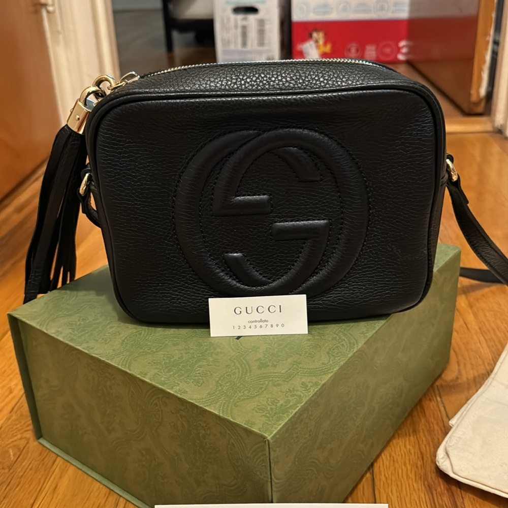 Gucci Pebbled Calfskin Small Soho Disco Bag Black. PRISTINE CONDITION.